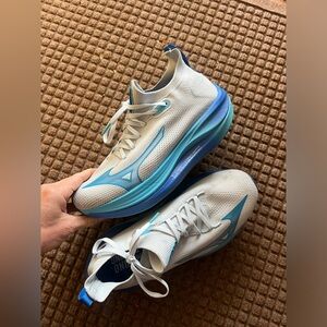Mizuno Neo Vista women’s 9.5